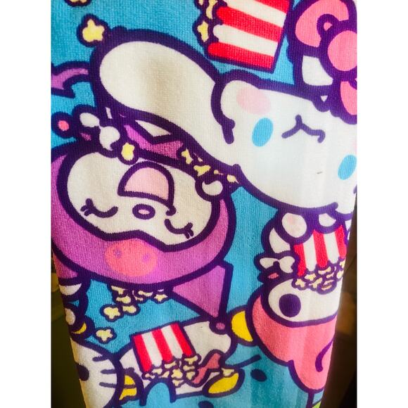 Hello kitty popcorn party beach towel 30 by 60 - Picture 3 of 4